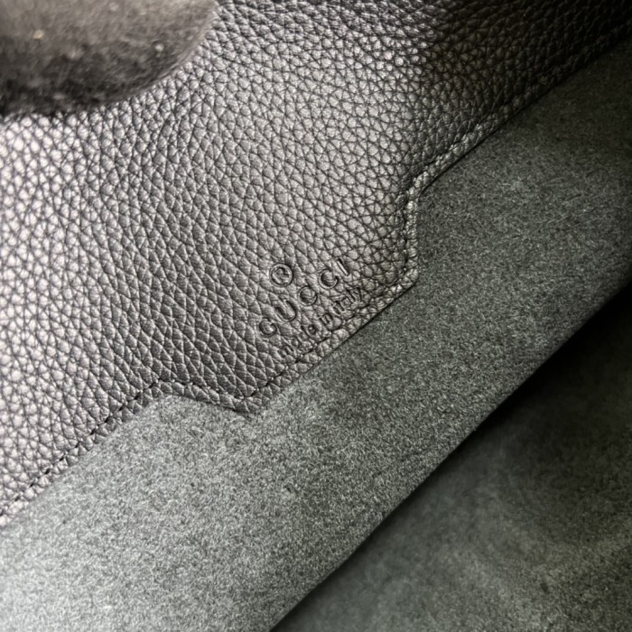 Handbag Gucci 681200 size 30.5*22 cm