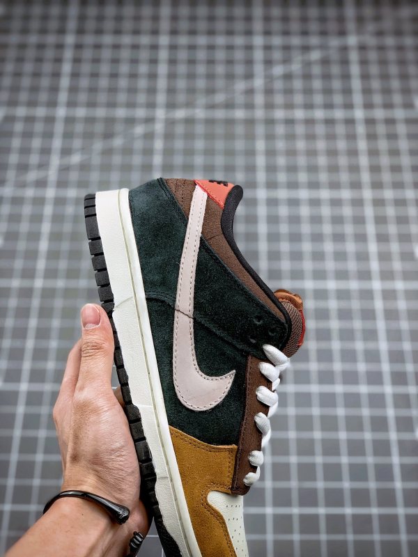 Nike SB Dunk Low Joe Strummer