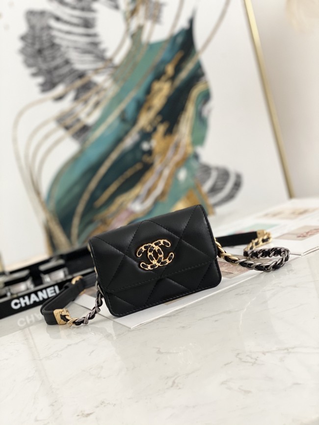 Handbag Chanel 81166 size 12 8.5 2.5 cm