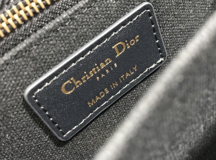 Handbag Dior M9203 size 21.5 x 12 x 6 cm