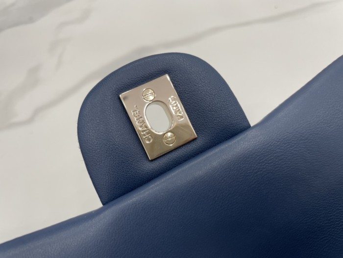 Handbag Chanel size 20 cm