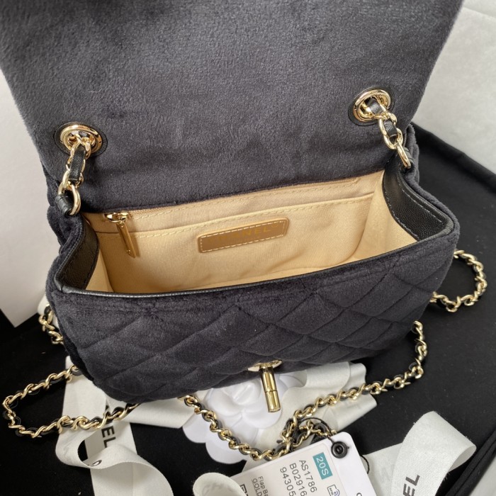 Handbag Chanel size 17 cm