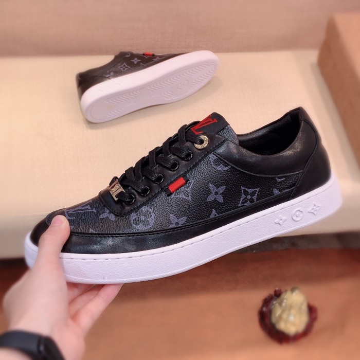 Louis Vuitton Low Top sneaker 85