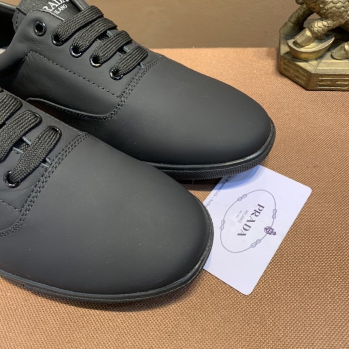 Prada Low Top sneaker 21