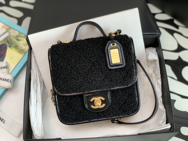 Handbag Chanel size 𝟷𝟽*𝟸𝟶.𝟻 *𝟼 𝚌𝚖