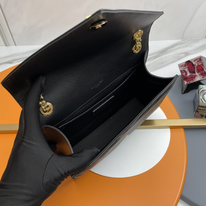 Handbags SAINT LAURENT 395827 size 24x17.5x6 cm