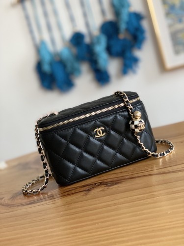 Handbag Chanel 81242 size 17 cm