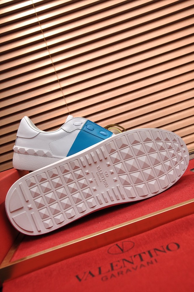 Valentino Garavani Rockstud Untitled calfskin sneaker 25