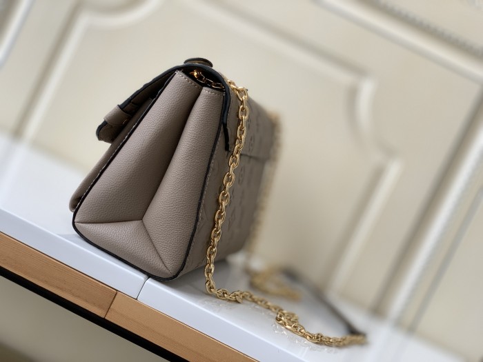 Handbag Louis Vuitton M44929 size 25 x 17 x 9.5 cm