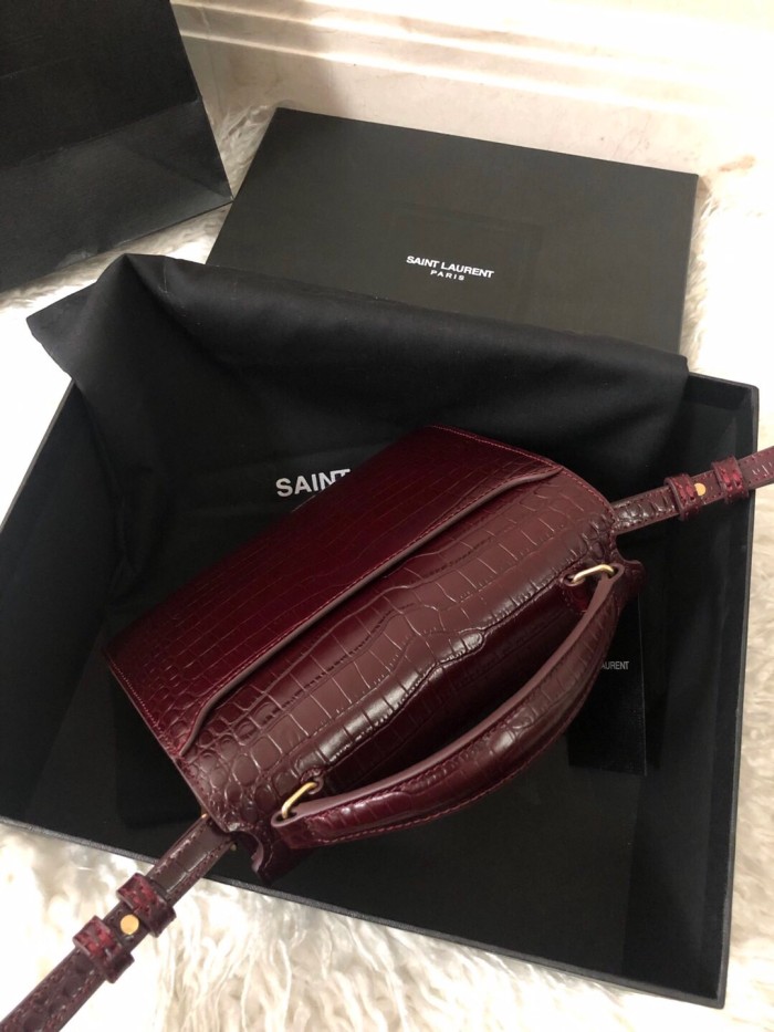 Handbags SAINT LAURENT 602716 size 20x16x7.5 cm