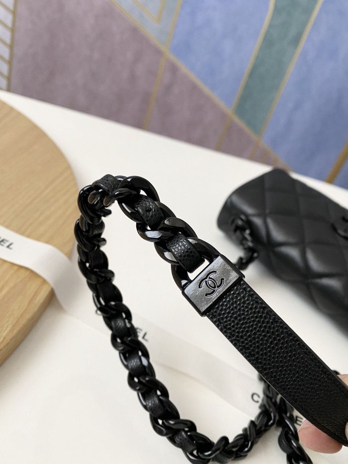 Handbag Chanel 2302 size 20x12.5x6 cm