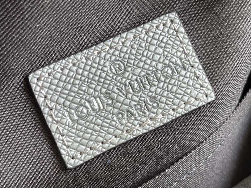 Handbag Louis Vuitton M30741 size 13 x 21 x 5 cm