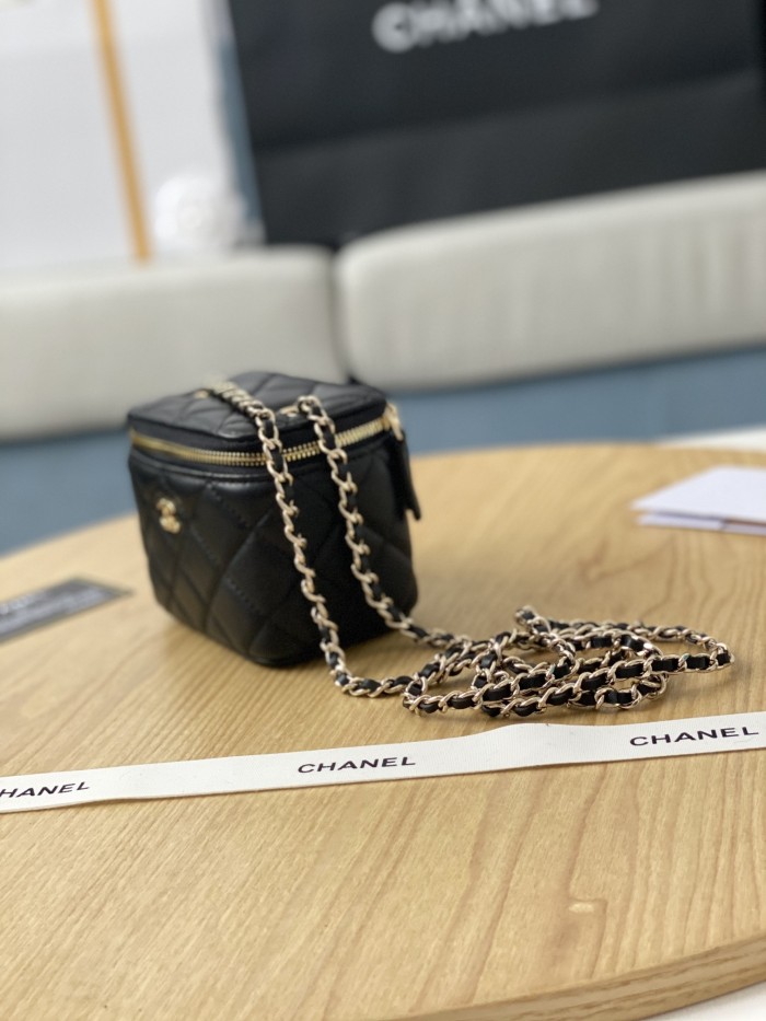 Handbag Chanel 81340 size 8.5*11*7 cm