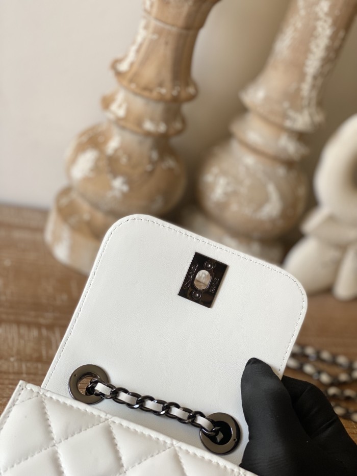 Handbag Chanel 88631 size 11 11 5 cm