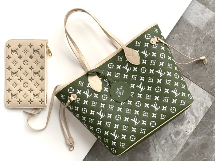 Handbag Louis Vuitton M46102 size 31 x 28 x 14 cm