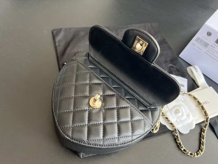 Handbag Chanel size 18cmx17cmx5 cm