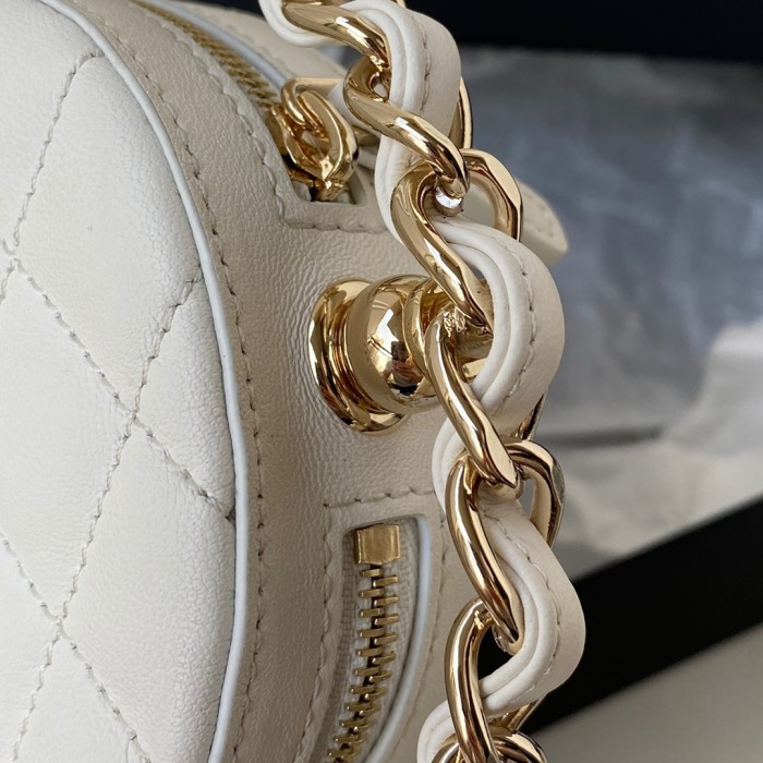 Handbag Chanel AP2568 size 17X14x2.4 cm