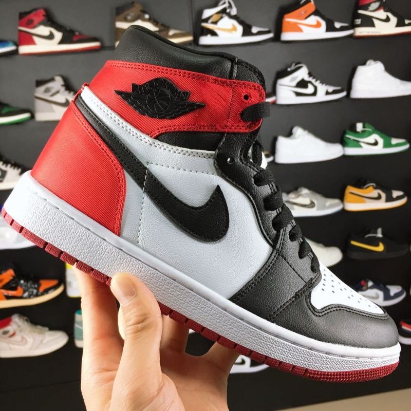 Jordan 1 Retro High Satin Black Toe