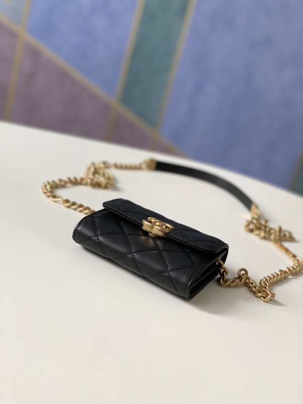 Handbag Chanel 81156 size 12 9 2.5 cm