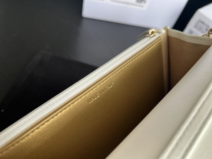 Handbag Chanel AP2303 size 19 cm