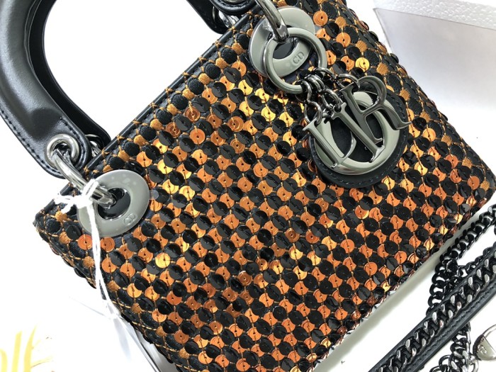 Handbag Dior M0505 size 17 x 15 x 7 cm