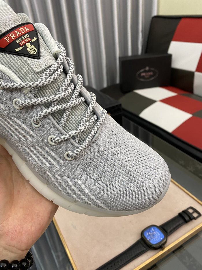Prada Low Top sneaker 19
