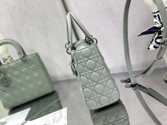 Handbag Dior size 24 cm