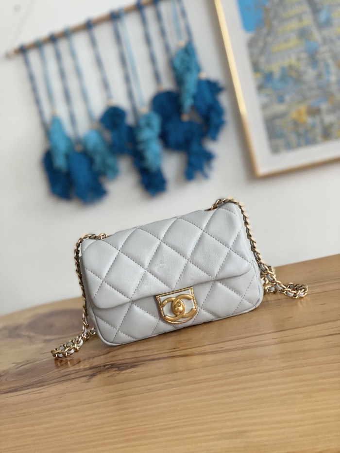 Handbag Chanel 3473 size 13*18*6 cm