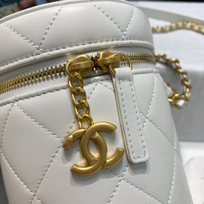 Handbag Chanel AS2735 size 17 12 12 cm