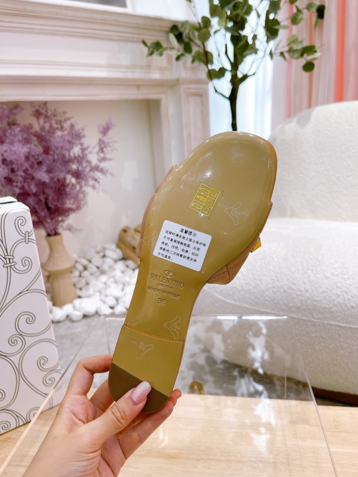 VALENTINO GARAVANI Roman Stud WOMEN 34