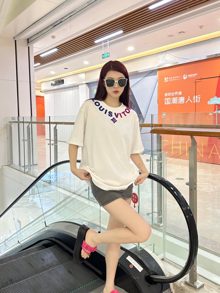 Clothes Louis Vuitton 437
