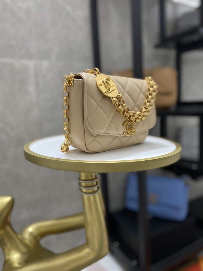 Handbag Chanel AS2189 size 14x17.5x6 cm