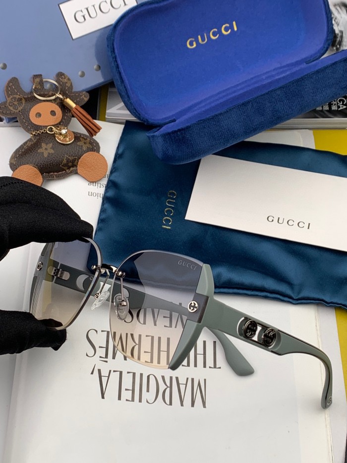 Sunglasses Gucci G0296