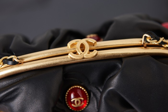 Handbag Chanel AS2138 size 16 27.5 14 cm