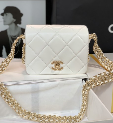 Handbag Chanel size 18 cm