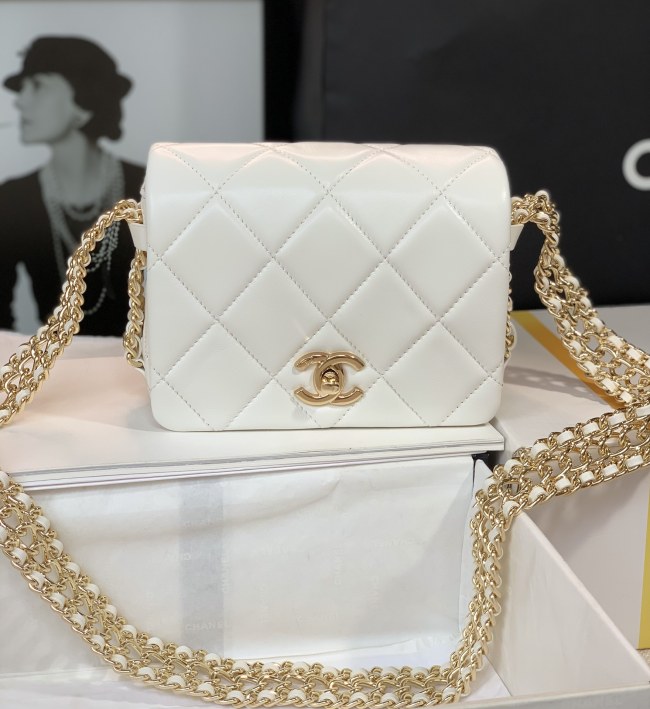 Handbag Chanel size 18 cm