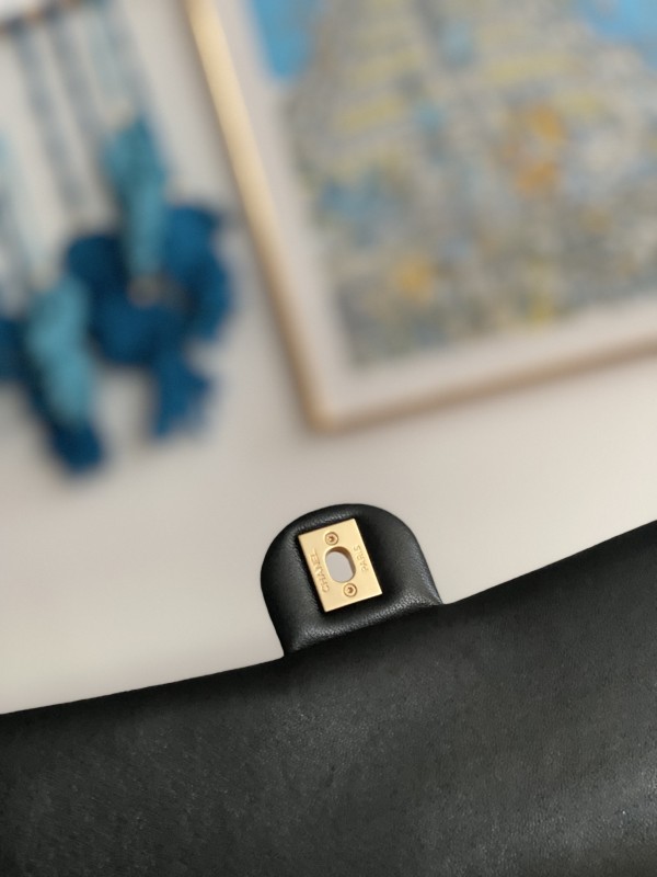 Handbag Chanel AS3609 size 16x25x10 cm