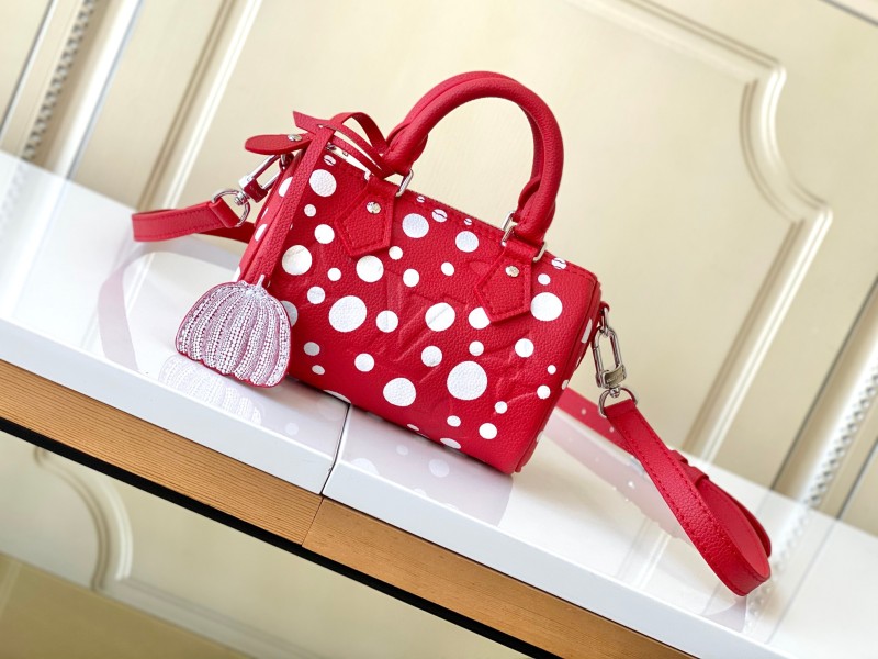 Handbag Louis Vuitton M81910 size 16X11X9cm