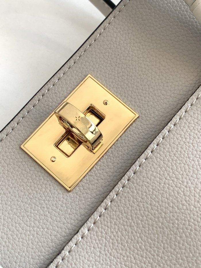 Handbag Louis Vuitton M53823 size 30.5x24.5x14cm