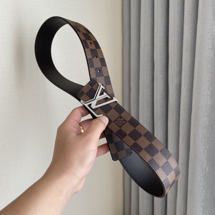 Louis Vuitton Belt 8 (width 4cm)