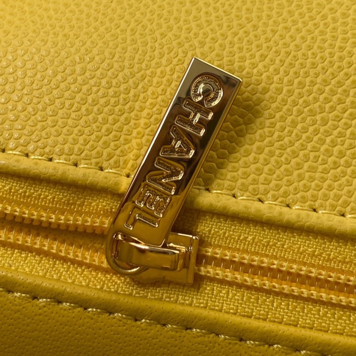 Handbag Chanel size 17 cm