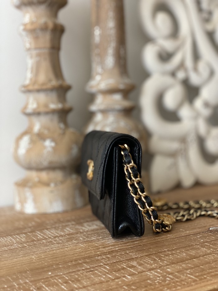 Handbag Chanel AP81205 size 9*12.3*3.2 cm