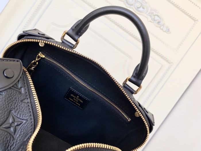 Handbag Louis Vuitton M56319 size 20*14*8 cm