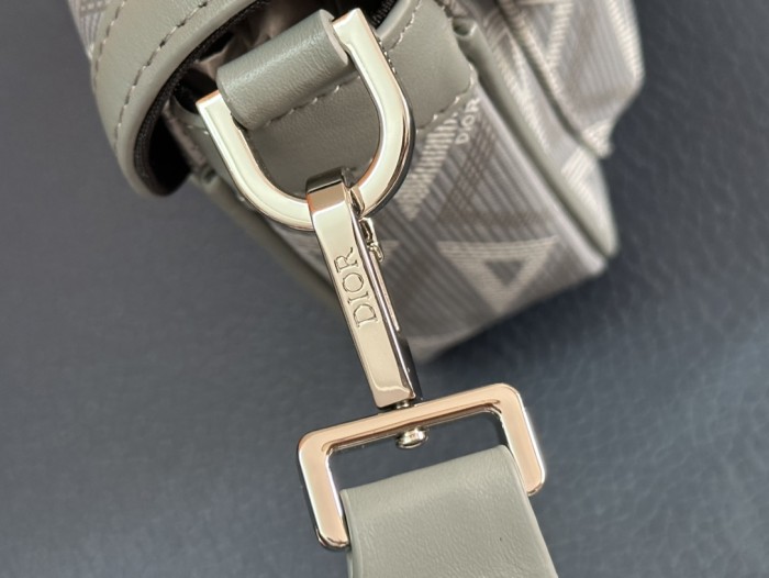 Handbag Dior 93370 size 19x 11x 4 cm