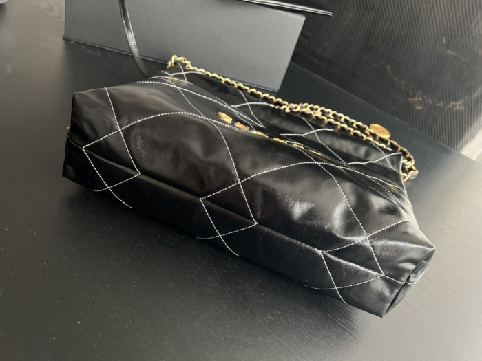 Handbag Chanel size 35cmx37cmx7 cm