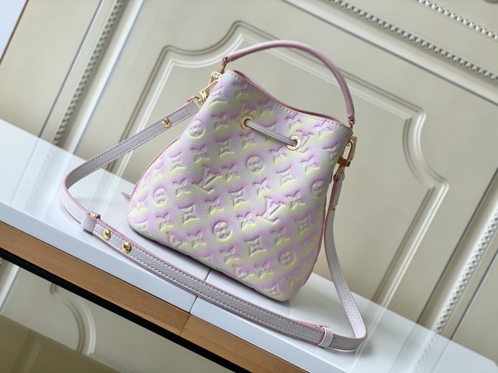 Handbag Louis Vuitton M46174 size 20 x 20 x 13 cm