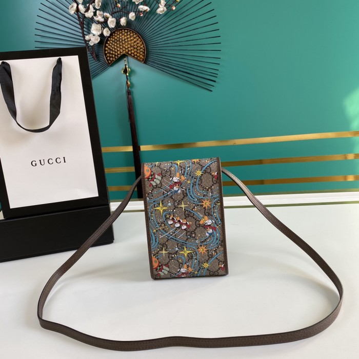 Handbag Gucci 647927 size 11.5*18*3.5 cm