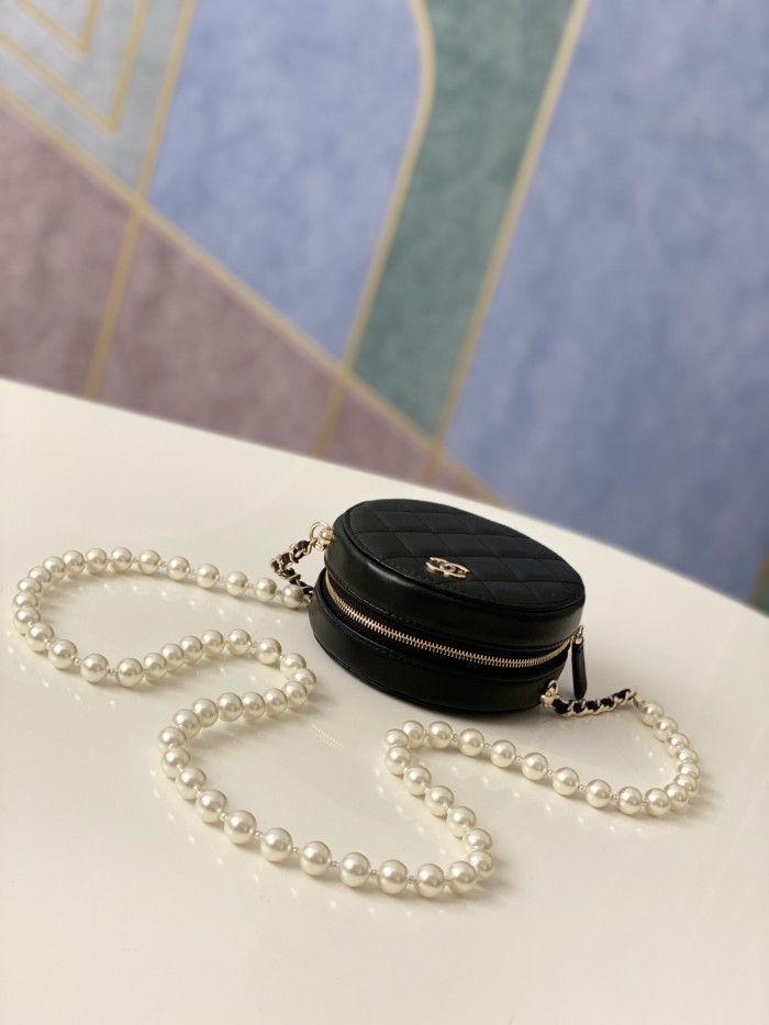 Handbag Chanel 81183 size 12x12x4.5 cm