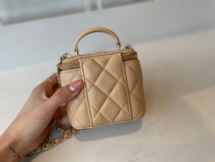 Handbag Chanel AP2198 size 11*8.5*7 cm