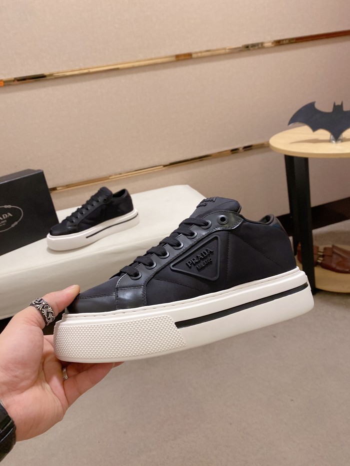 Prada Low Top sneaker 13